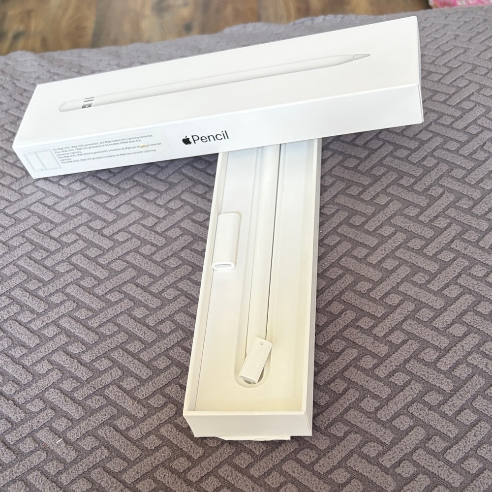 Apple Pencil (White) - Precision Stylus with Lightning Adapter